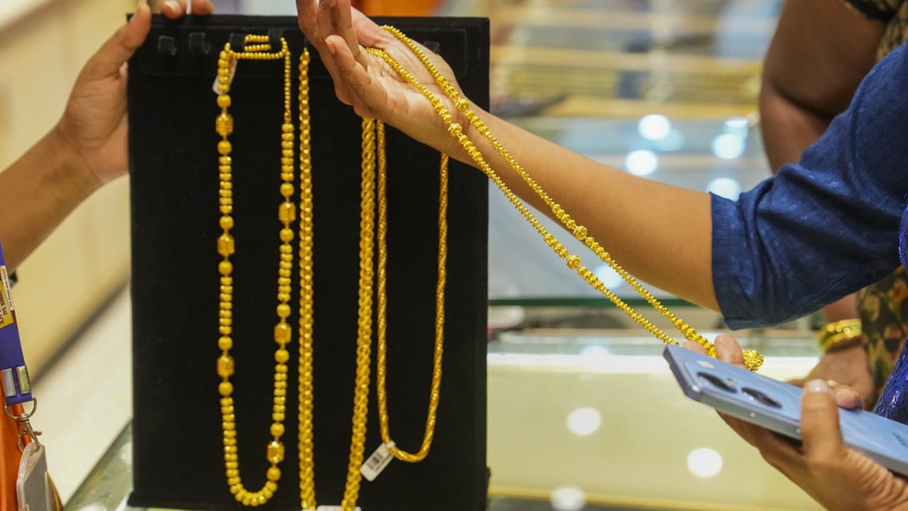 Kerala Gold Rate: ‘സുവര്‍ണാ’വസരം ! വേഗം വിട്ടോ ജ്വല്ലറിയിലേക്ക്, സ്വര്‍ണവില വീണ്ടും കുറഞ്ഞു