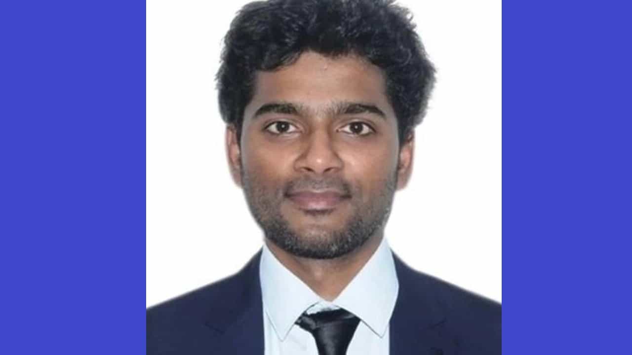 Heart Attack: റൗണ്ട്സിനിടെ കുഴഞ്ഞുവീണു, യുവ ഡോക്ടര്ക്ക് ദാരുണാന്ത്യം Heart Attack: റൗണ്ട്സിനിടെ കുഴഞ്ഞുവീണു, യുവ ഡോക്ടര്ക്ക് ദാരുണാന്ത്യം