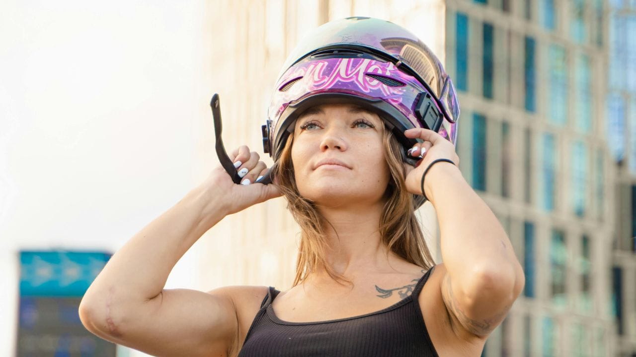 ആഴ്ചയിൽ ഒരിക്കൽ എങ്കിലും കറ്റാർവാഴ ജെൽ നല്ലപോലെ തലയോട്ടിയിൽ തേച്ചുപിടിപ്പിച്ച ശേഷം അൽപ നേരം കഴിഞ്ഞ് കഴുകി കളയുന്നത് മുടിയുടെ ആരോഗ്യത്തിന് വളരെ നല്ലതാണ്. (Image Credits: Pexels)