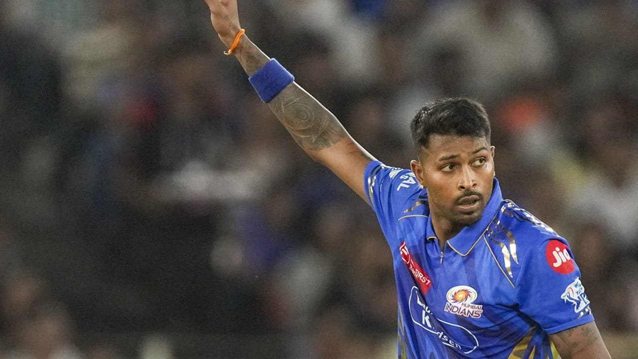 ഐപിഎല്‍ 2025 സീസണിലെ കമന്ററി പാനലില്‍ നിന്ന് മുന്‍ താരം ഇര്‍ഫാന്‍ പത്താനെ നീക്കിയതിന് പിന്നില്‍ ഹാര്‍ദ്ദിക് പാണ്ഡ്യയോ? ഇര്‍ഫാന്‍ കമന്ററിയിലൂടെ നടത്തുന്ന പരാമര്‍ശങ്ങളില്‍ ചില താരങ്ങള്‍ അതൃപ്തിയിലാണെന്ന് റിപ്പോര്‍ട്ടുകളുണ്ടായിരുന്നു (Image Credits: PTI)