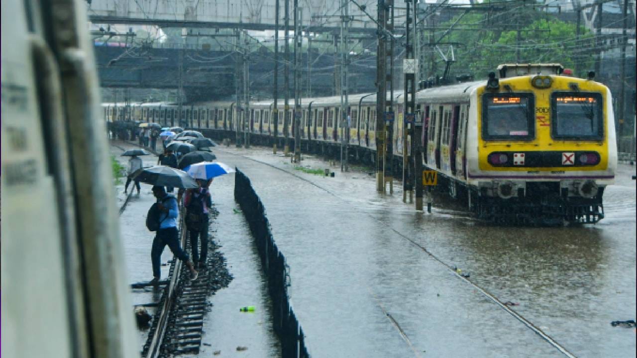 Mumbai Rain : മുംബൈയിൽ ഒരു ദിവസംകൊണ്ട് പെയ്തത് 300എംഎം മഴ; അടുത്ത 48 മണിക്കൂർ നിർണായകം