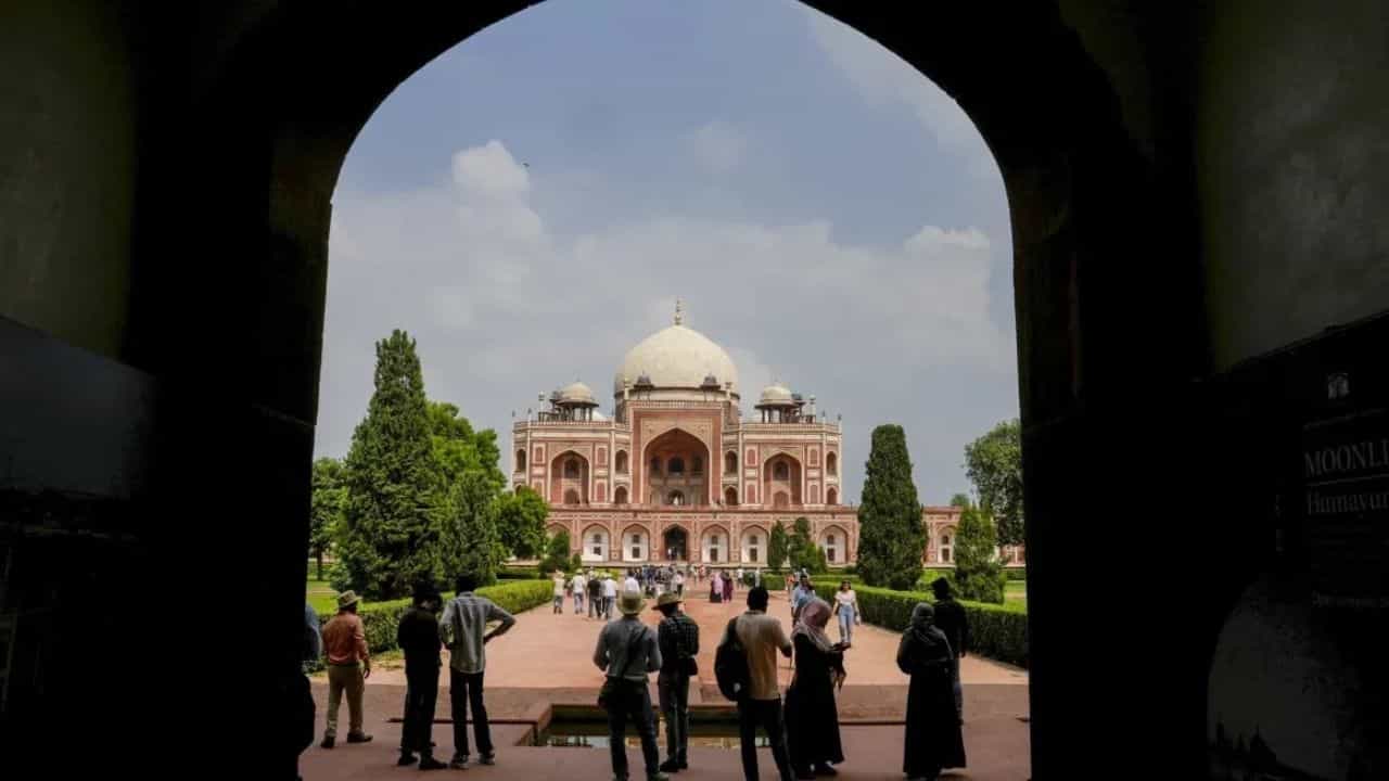 Humayuns Tomb Dome Collapse: ഹുമയൂൺ ശവകുടീരത്തിന് സമീപത്തെ ദർഗ തകർന്നുവീണ് അഞ്ച് മരണം; രക്ഷാപ്രവർത്തനം ആരംഭിച്ചു