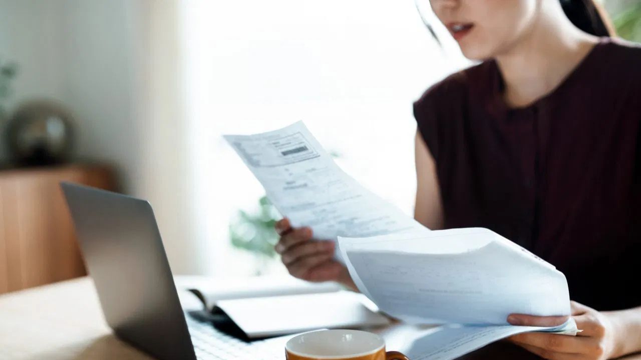 Income tax for housewives: വീട്ടമ്മമാരും നികുതിയടക്കണമത്രേ…. ടാക്സ് നിയമത്തിന്റെ അറിയാവശങ്ങൾ ശ്രദ്ധിക്കൂ Income tax for housewives: വീട്ടമ്മമാരും നികുതിയടക്കണമത്രേ…. ടാക്സ് നിയമത്തിന്റെ അറിയാവശങ്ങൾ ശ്രദ്ധിക്കൂ