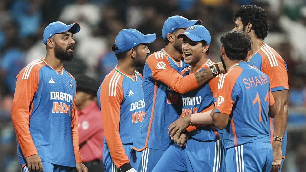 ഏഷ്യാ കപ്പിനുള്ള ഇന്ത്യന് ടീമിനെ ഇന്ന് പ്രഖ്യാപിക്കും. വനിതാ ഏകദിന ലോകകപ്പിനുള്ള ഇന്ത്യന് ടീം പ്രഖ്യാപനവും ഇന്നാണ്. ഏഷ്യാ കപ്പിനുള്ള ഇന്ത്യന് ടീമിനെ ചുറ്റിപ്പറ്റി ഏറെ നാളായി അഭ്യൂഹങ്ങള് നിലനില്ക്കുന്നുണ്ട് (Image Credits: PTI)