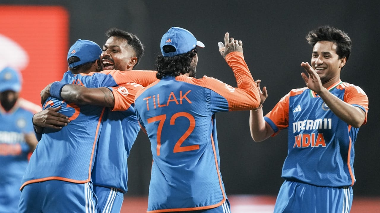 ശുഭ്മാന്‍ ഗില്‍ വൈസ് ക്യാപ്റ്റനാകുമെന്നാണ് ആദ്യം കേട്ടിരുന്നതെങ്കില്‍, താരം ടീമില്‍ പോലും ഉണ്ടാകില്ലെന്നാണ് പുതിയ റിപ്പോര്‍ട്ടുകള്‍ സൂചിപ്പിക്കുന്നത്. യശ്വസി ജയ്‌സ്വാളും ടീമിലുണ്ടാകാന്‍ സാധ്യതയില്ല  (Image Credits: PTI)