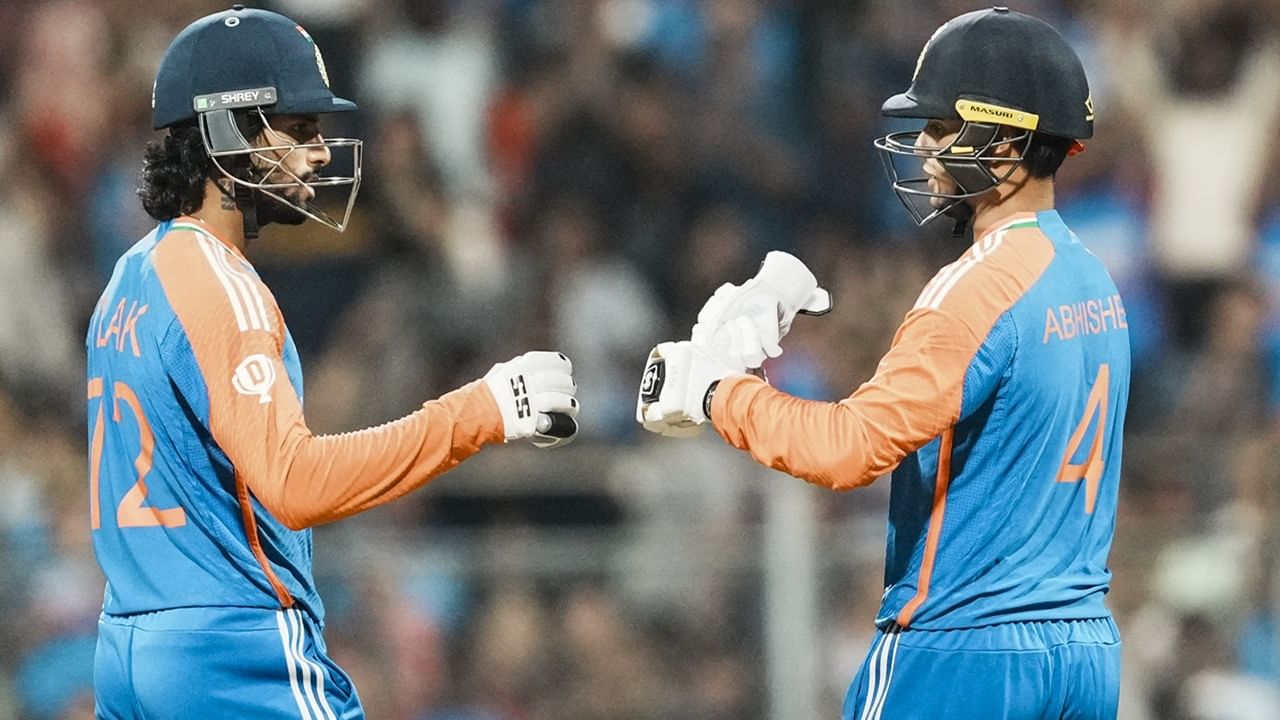 ടി20 ഫോര്‍മാറ്റിലാണ് ഇത്തവണ ഏഷ്യാ കപ്പ് നടക്കുന്നത്. സെപ്തംബര്‍ ഒമ്പത് മുതല്‍ 28 വരെ ദുബായിലും അബുദാബിയിലുമായി മത്സരങ്ങള്‍ നടക്കും. നേരത്തെ പ്രാദേശിക സമയം ആറിനാണ് (ഇന്ത്യന്‍ സമയം 7.30) നേരത്തെ മത്സരങ്ങള്‍ നിശ്ചയിച്ചിരുന്നത് (Image Credits: PTI)