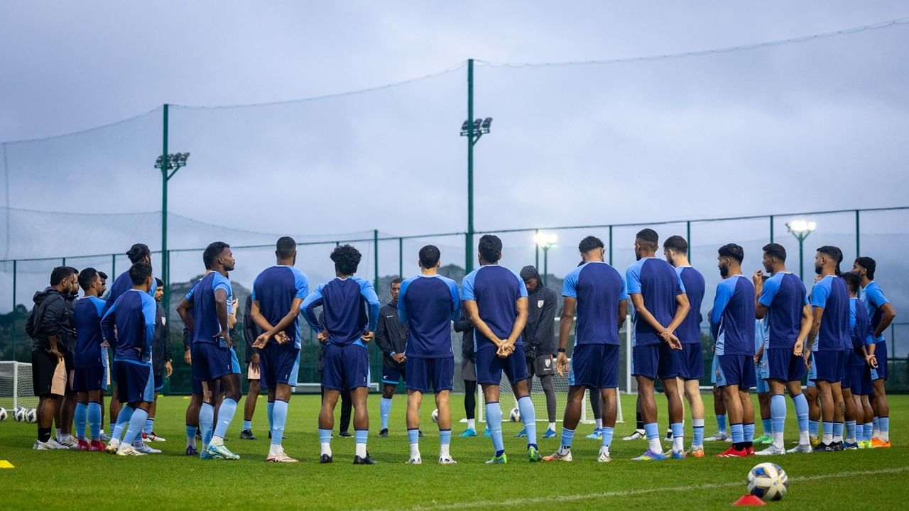 സിഎഎഫ്എ നേഷന്സ് കപ്പ് 2025 നാളെ ആരംഭിക്കും. ഉസ്ബെക്കിസ്ഥാനും, താജിക്കിസ്ഥാനും സംയുക്തമായാണ് ആതിഥേയത്വം വഹിക്കുന്നത്. ഗ്രൂപ്പ് ബിയിലാണ് ഇന്ത്യ (Image Credits: facebook.com/TheIndianFootballTeam)