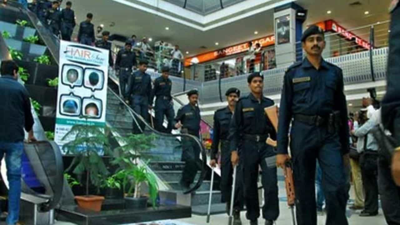 Intelligence Bureau Recruitment 2025: ഡി​ഗ്രിയുണ്ടോ..! 80,000ത്തിന് മുകളിൽ ശമ്പളം വാങ്ങാം; ഇന്റലിജൻസ് ബ്യൂറോയില്‌ 394 ഒഴിവുകൾ