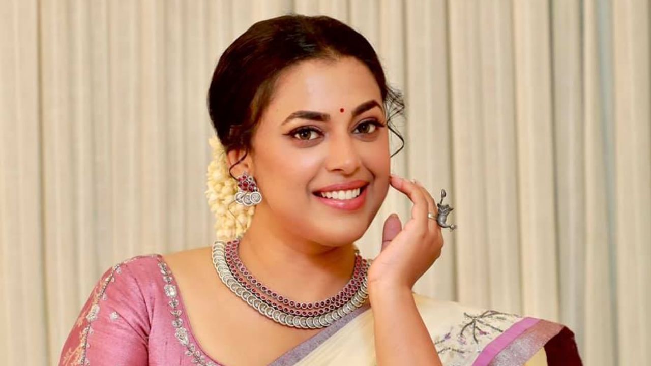 Jewel Mary: ‘വാലാട്ടി നില്‍ക്കണം, പുറകെ മണപ്പിച്ച് നടക്കണം; നായ്ക്കളെപ്പോലെ പെരുമാറാനാണ് പെണ്‍കുട്ടികളെ പഠിപ്പിക്കുന്നത്’; ജുവല്‍ മേരി