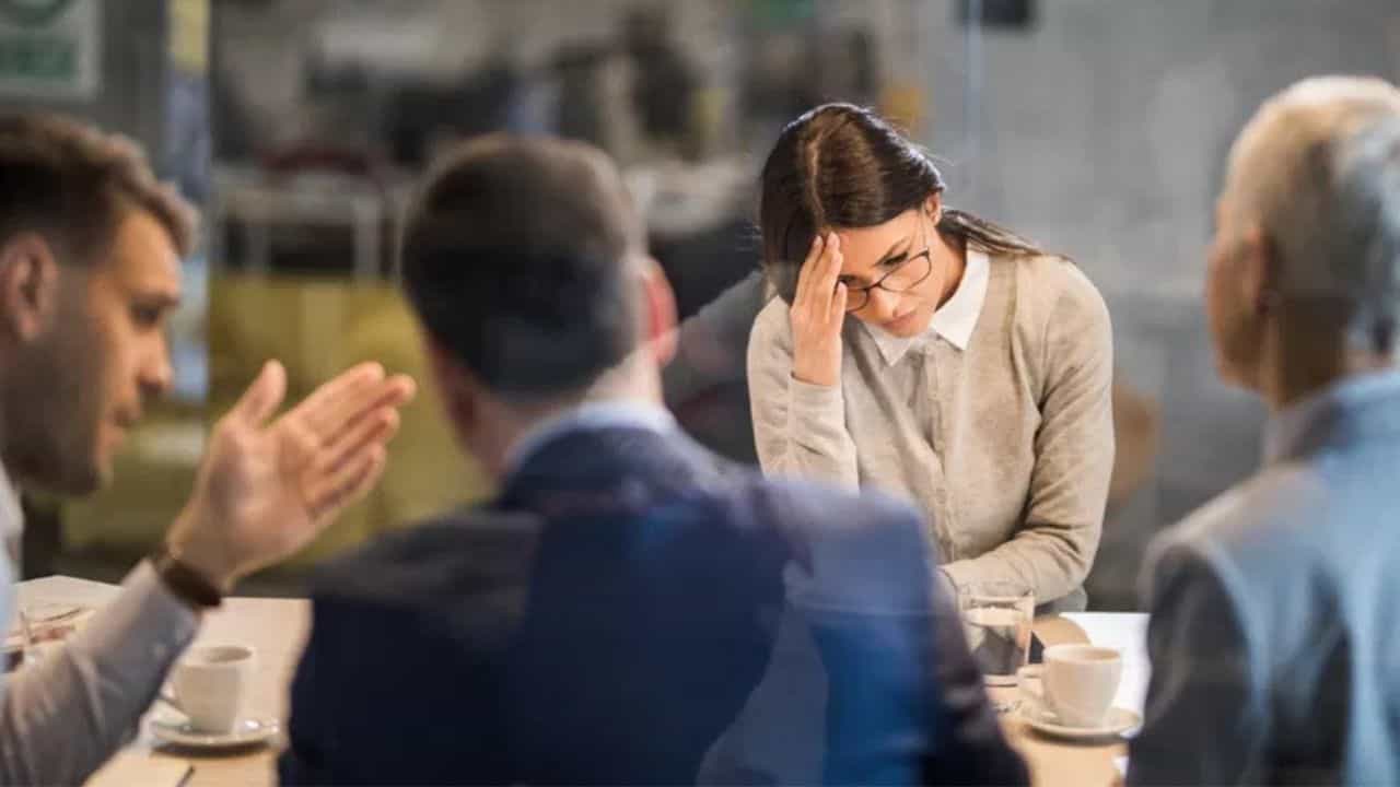 Corporate stress: മാനസിക സമ്മർദ്ദം കുറയ്ക്കാൻ ഒരു ചായയും സിഗരറ്റും, കോർപറേറ്റ് ഓഫിസിനു മുന്നിലെ ചായക്കടകളുടെ വിജയ രഹസ്യം ഇതാ