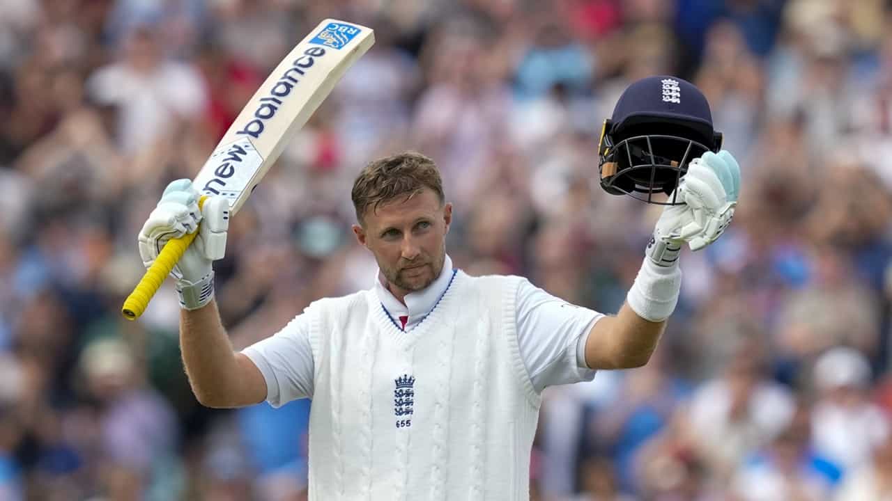 Joe Root: സെഞ്ചുറിക്കൊപ്പം റെക്കോഡുകളും ചാക്കിലാക്കി ജോ റൂട്ട്, അതിശയിപ്പിക്കുന്ന നേട്ടം Joe Root: സെഞ്ചുറിക്കൊപ്പം റെക്കോഡുകളും ചാക്കിലാക്കി ജോ റൂട്ട്, അതിശയിപ്പിക്കുന്ന നേട്ടം