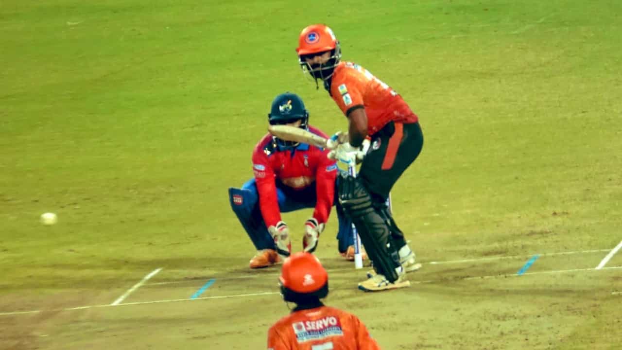 KCL 2025: ആദ്യ കളിയ്ക്ക് തിരയുണർന്നു; ഉദ്ഘാടന മത്സരത്തിൽ കൊല്ലത്തിനെതിരെ കാലിക്കറ്റിന് ബാറ്റിങ് KCL 2025: ആദ്യ കളിയ്ക്ക് തിരയുണർന്നു; ഉദ്ഘാടന മത്സരത്തിൽ കൊല്ലത്തിനെതിരെ കാലിക്കറ്റിന് ബാറ്റിങ്