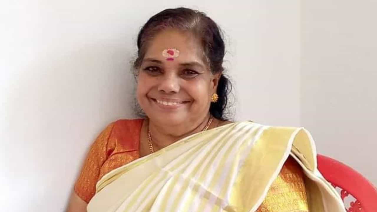 Kulappully Leela: അമ്മ നല്ലൊരു ആര്‍ട്ടിസ്റ്റാണെന്ന് പറഞ്ഞ് ആ നടൻ 10,000 രൂപ കയ്യില്‍ വച്ച് തന്നു; കുളപ്പുള്ളി ലീല