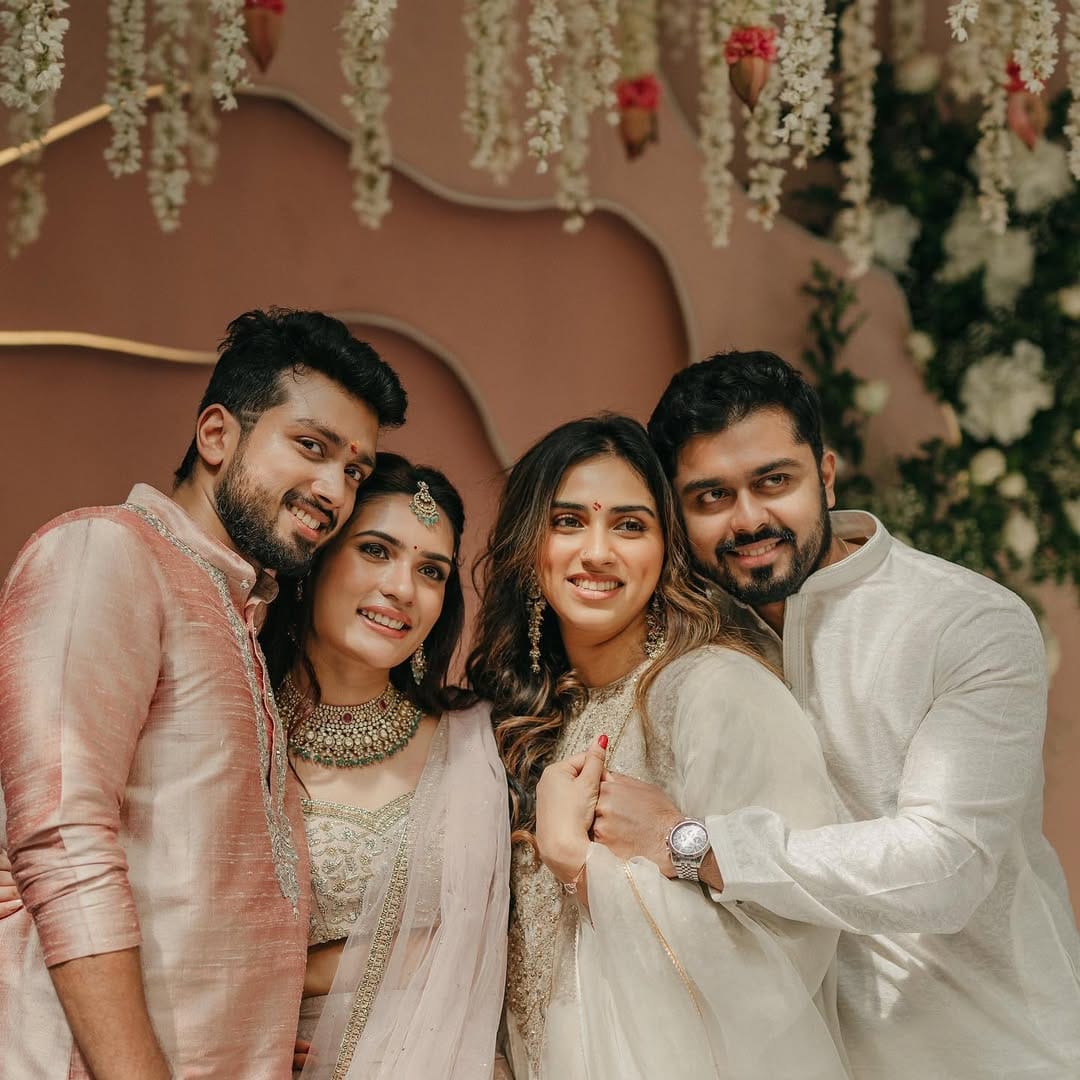 25 വ‌ർഷങ്ങൾക്ക് ശേഷമാണ് ജയറാമും മകൻ കാളിദാസും വീണ്ടും ബി​ഗ് സ്ക്രീനിലേക്ക് എത്തുന്നത്. ശ്രീഗോകുലം മൂവീസിന്റെ ബാനറിലൊരുങ്ങുന്ന ആശകൾ ആയിരം എന്ന ചിത്രത്തിലാണ് ജയറാമും കാളിദാസും എത്തുന്നത്.കഴിഞ്ഞ ദിവസം ചിത്രത്തിന്റെ പൂജ കൊച്ചിയിൽ നടന്നിരുന്നു.