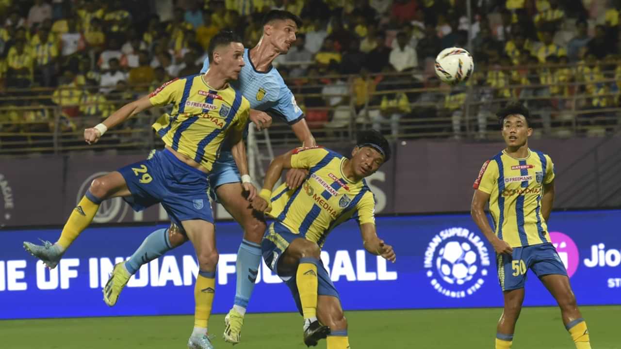 ISL Uncertainty: ട്വിസ്റ്റ് ! ഐഎസ്എല് അനിശ്ചിതത്വത്തിനിടയിലും ബദല് പദ്ധതിയുമായി എഐഎഫ്എഫ്, പുതിയ നീക്കം ഇങ്ങനെ ISL Uncertainty: ട്വിസ്റ്റ് ! ഐഎസ്എല് അനിശ്ചിതത്വത്തിനിടയിലും ബദല് പദ്ധതിയുമായി എഐഎഫ്എഫ്, പുതിയ നീക്കം ഇങ്ങനെ