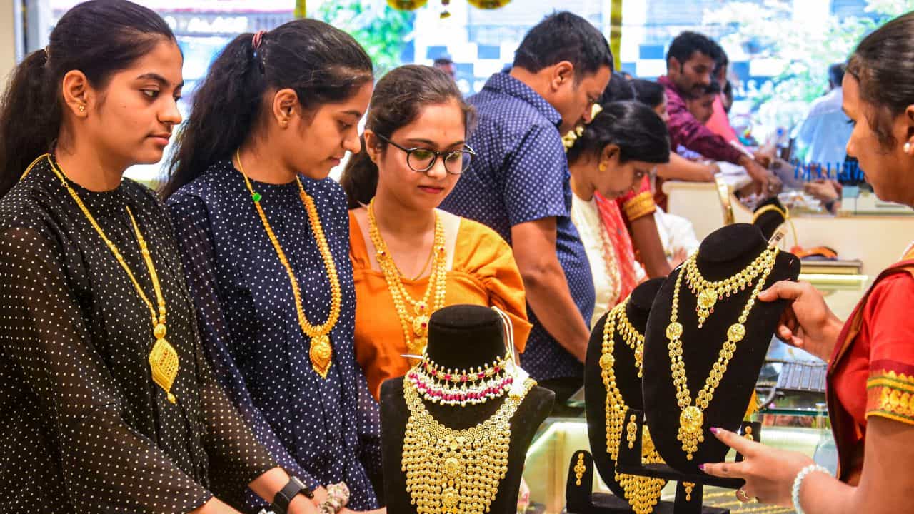 Kerala Gold Rate: കന്നിയൊന്നില്‍ താഴ്ന്നിറങ്ങി സ്വര്‍ണം; ഇന്ന് വാങ്ങിയാല്‍ ഇരട്ടി വാങ്ങാം