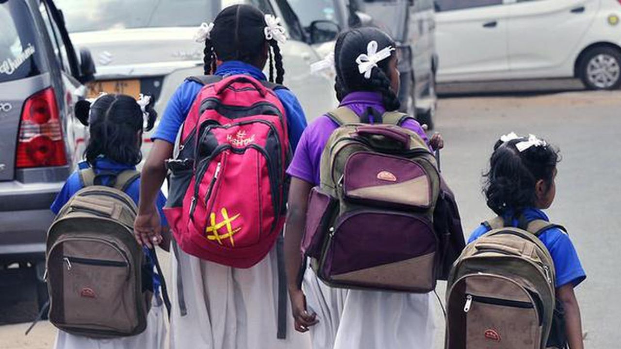 Weight Of School Bag: സ്കൂൾ ബാഗിന്റെ ഭാരം കുറയ്ക്കും; നിർദേശങ്ങൾ ക്ഷണിച്ച് വിദ്യാഭ്യാസ മന്ത്രി