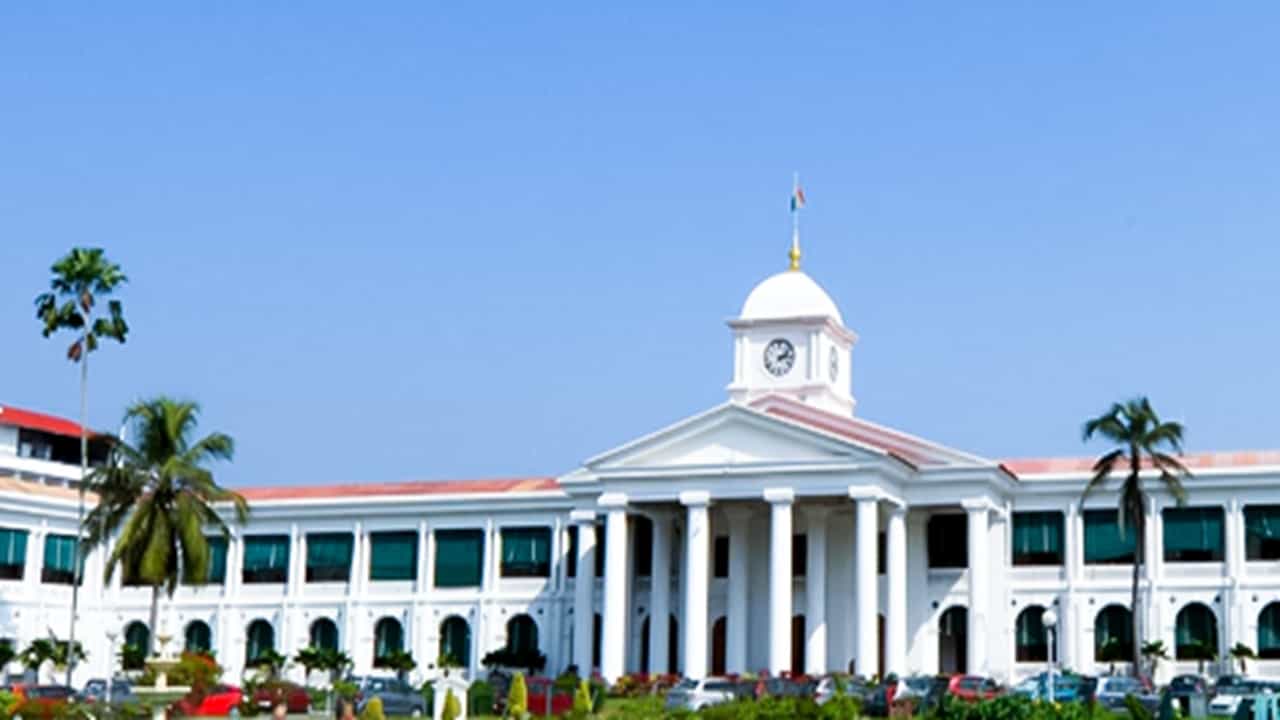 Kerala Working Time: സര്‍ക്കാര്‍ ഓഫീസുകളിലെ പ്രവൃത്തിദിനം അഞ്ച് ദിവസമാക്കുമോ? സംഭവിക്കുന്ന മാറ്റങ്ങള്‍ എന്തെല്ലാം?