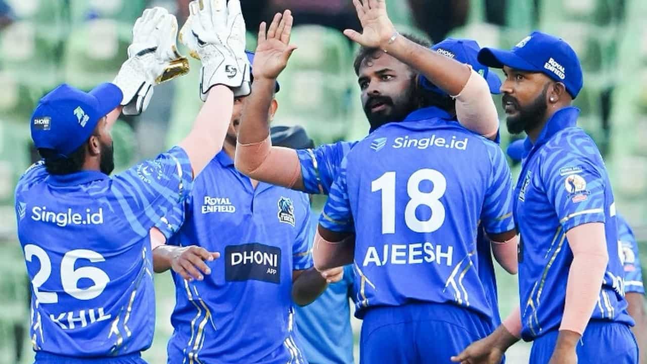 KCL 2025: കൊച്ചി പഴയ കൊച്ചി തന്നെ; ആലപ്പി റിപ്പിള്സിനെ തകര്ത്ത് ബ്ലൂ ടൈഗേഴ്സിന്റെ തേരോട്ടം KCL 2025: കൊച്ചി പഴയ കൊച്ചി തന്നെ; ആലപ്പി റിപ്പിള്സിനെ തകര്ത്ത് ബ്ലൂ ടൈഗേഴ്സിന്റെ തേരോട്ടം