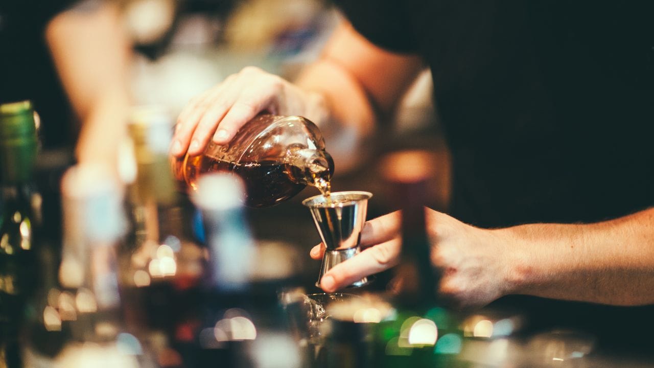 Kuwait Liquor Tragedy: കുവൈത്തിൽ വ്യാജമദ്യ ദുരന്തം; മലയാളികളടക്കം 10 മരണമെന്ന് റിപ്പോർട്ട്