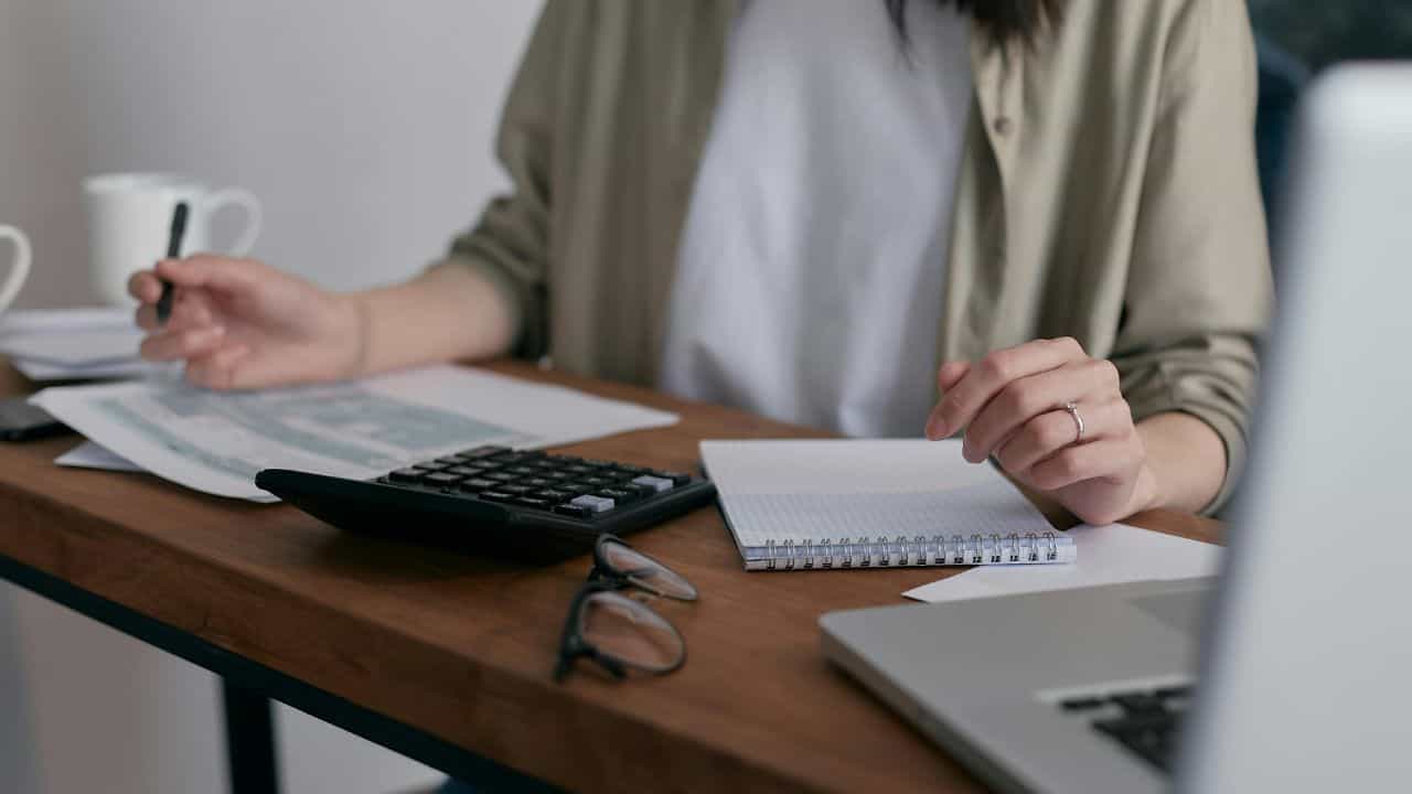 LIC Recruitment 2025: എൽഐസില്‍ ജോലി നേടാം; 841 ഒഴിവുകള്‍, 88,000 വരെ ശമ്പളം; ആർക്കൊക്കെ അപേക്ഷിക്കാം