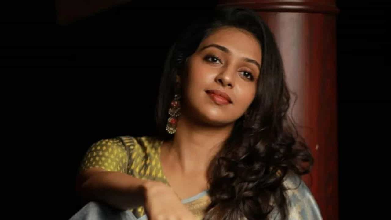 Lakshmi Menon: ലക്ഷ്മി മേനോനൊപ്പമുള്ളവർ ക്വട്ടേഷൻ സംഘത്തിലുള്ളവരെന്ന് സൂചന