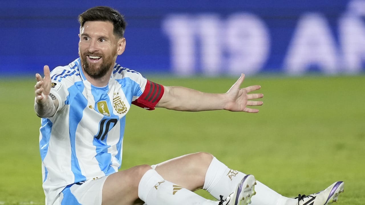 കേരളത്തിലെത്തുന്ന അര്‍ജന്റീന ടീമിന്റെ എതിരാളികളായി ആരെത്തുമെന്നറിയാനുള്ള ആകാംക്ഷയിലാണ് ആരാധകര്‍. നാലോളം ടീമുകളാണ് നിലവില്‍ പരിഗണനയിലുള്ളത് (Image Credits: PTI)