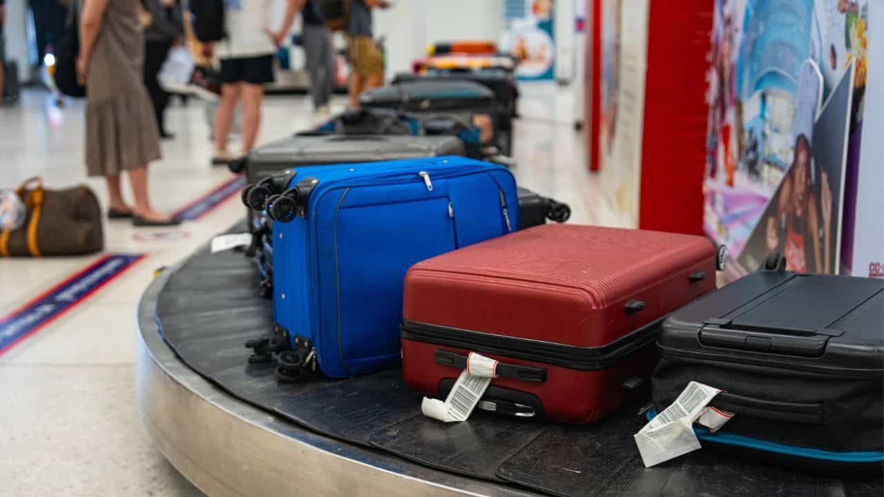 Luggage Security Tips: യാത്ര ചെയ്താൽ മാത്രം പോരാ! ബാ​ഗുകൾ മോഷണം പോകാതെ സൂക്ഷിക്കാം; ഇതാ ചില വഴികൾ