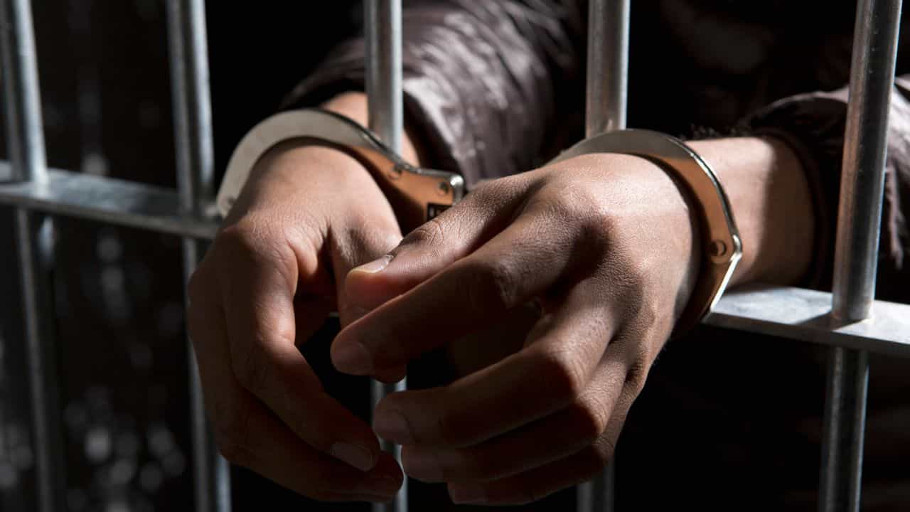 Madurai Vehicle-Ramming: വിധവയായ 24കാരിയെ പ്രണയിച്ച 21കാരനെ കാർ കയറ്റി കൊന്നു; യുവതിയുടെ പിതാവ് അറസ്റ്റിൽ