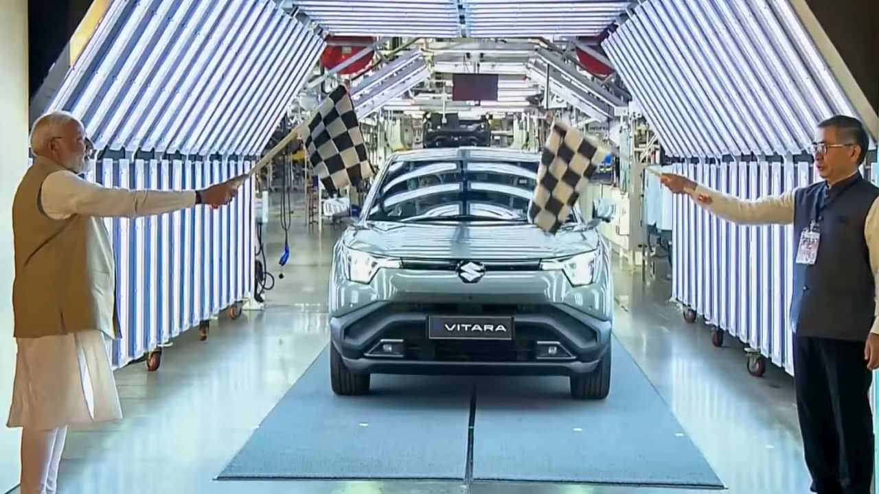 Maruti Suzuki E-Vitara: ഇന്ത്യൻ നിർമ്മിത മാരുതി ഇവിയ്ക്ക് പ്രധാനമന്ത്രിയുടെ ഫ്ലാഗ് ഓഫ്; നൂറ് രാജ്യങ്ങളിലേക്ക് കയറ്റി അയക്കും