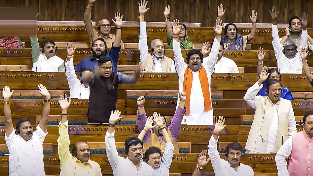 Corrupt Neta Removal Bills: ബിജെപി അധികാരത്തിലെത്തിയതിന് ശേഷം അറസ്റ്റിലായത് 12 പ്രതിപക്ഷ മന്ത്രിമാർ; പുതിയ ബിൽ കുരുക്കാവുന്നത് ഇങ്ങനെ