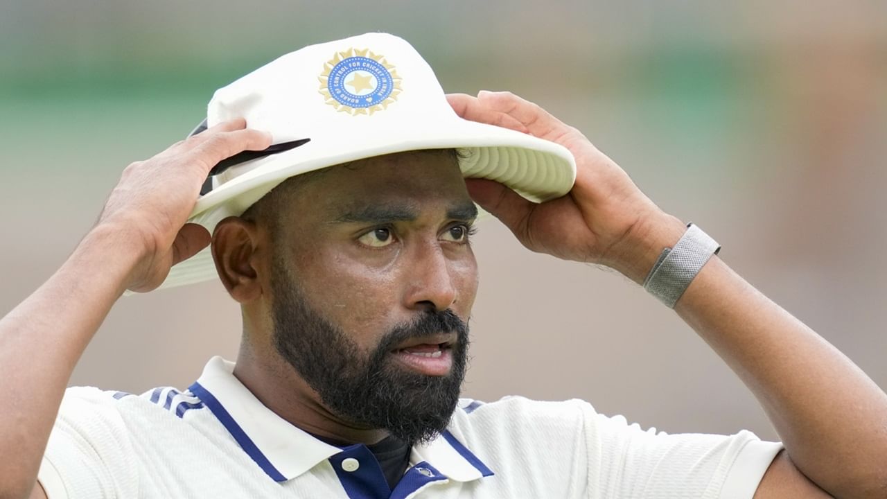 ഏഷ്യാ കപ്പിനുള്ള ഇന്ത്യന് ടീമിനെ ഉടന് പ്രഖ്യാപിക്കും. ടീമില് ആരൊക്കെ ഇടം നേടുമെന്നും, പുറത്താകുമെന്നും അറിയാനുള്ള കാത്തിരിപ്പിലാണ് ആരാധകര്. പേസര് മുഹമ്മദ് സിറാജ് ടീമിലിടം നേടിയേക്കില്ലെന്നാണ് പുറത്തുവരുന്ന റിപ്പോര്ട്ടുകള് സൂചിപ്പിക്കുന്നത്. ക്രിക്ക്ബസാണ് ഇക്കാര്യം റിപ്പോര്ട്ട് ചെയ്തത് (Image Credits: PTI)