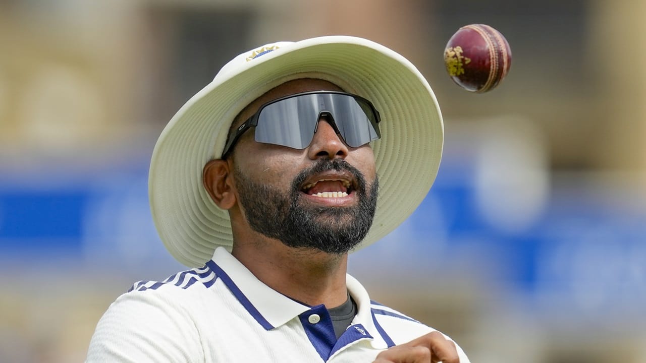 ഇംഗ്ലണ്ട് പര്യടനത്തില്‍ മുഹമ്മദ് സിറാജ് ഇന്ത്യയ്ക്കായി തകര്‍പ്പന്‍ പ്രകടനം പുറത്തെടുത്തിരുന്നു. ടെസ്റ്റിലെ ഹീറോയായിരുന്നെങ്കിലും ഏഷ്യാ കപ്പില്‍ ഇടം നേടുക സിറാജിന് അത്ര എളുപ്പമല്ല (Image Credits: PTI)