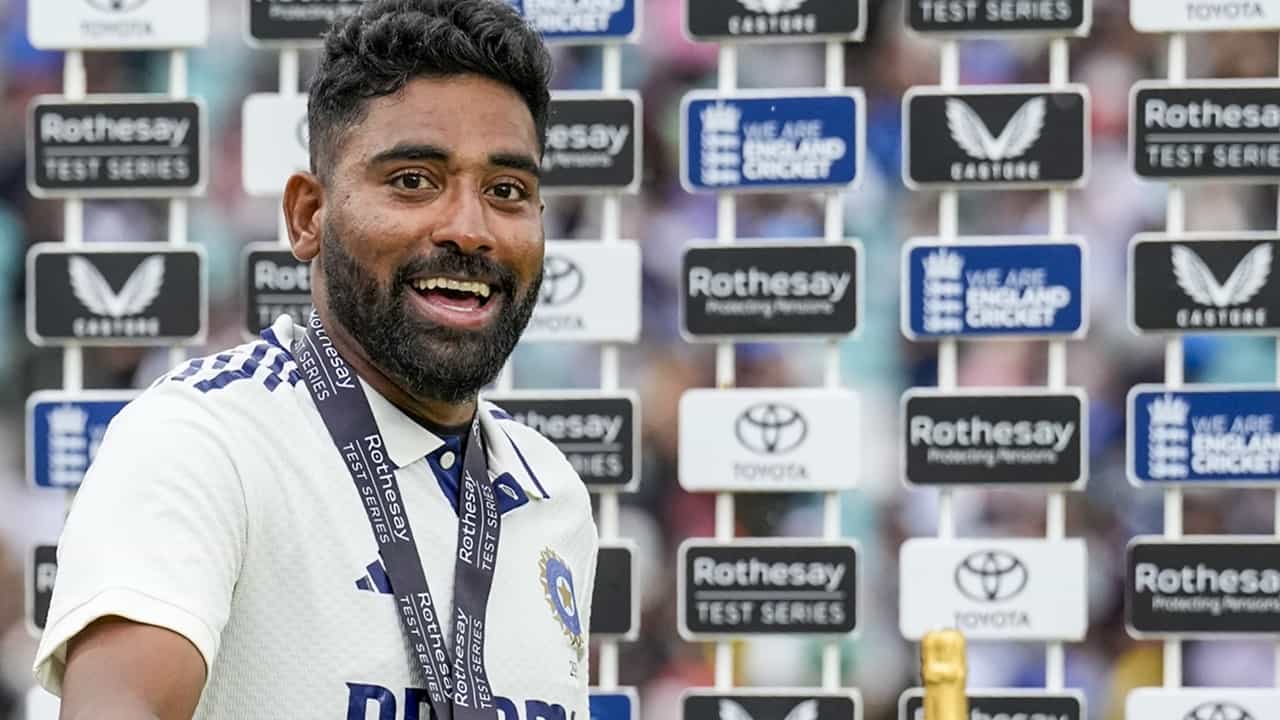 Mohammed Siraj: ബുംറയില്ലെങ്കില് താന് അപകടകാരിയെന്ന് തെളിയിച്ച് സിറാജ്, മിയാ ഭായിയില് ഇപ്പോള് എല്ലാവര്ക്കും വിശ്വാസം Mohammed Siraj: ബുംറയില്ലെങ്കില് താന് അപകടകാരിയെന്ന് തെളിയിച്ച് സിറാജ്, മിയാ ഭായിയില് ഇപ്പോള് എല്ലാവര്ക്കും വിശ്വാസം