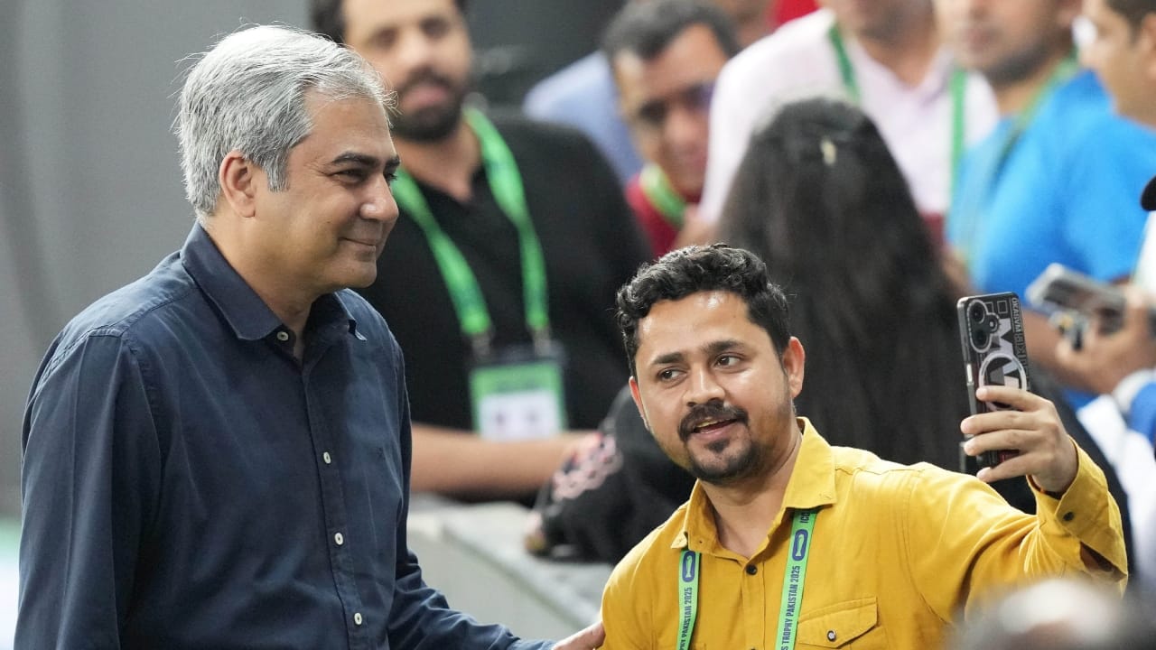 ടി20 ക്യാപ്റ്റൻ സൽമാൻ അലി ആഘയും പേസർ ഷഹീൻ ഷാ അഫ്രീദിയും തമ്മിൽ ഭിന്നതയെന്ന വാർത്തകൾ തള്ളി പാകിസ്താൻ ക്രിക്കറ്റ് ബോർഡ്. ഷഹീൻ ഷായുടെ പെരുമാറ്റത്തിൽ സൽമാനും പരിശീലകൻ മൈക്ക് ഹെസനും തൃപ്തരല്ല എന്ന സോഷ്യൽ മീഡിയ പോസ്റ്റ് ആണ് പിസിബി തള്ളിയത്. (PTI)
