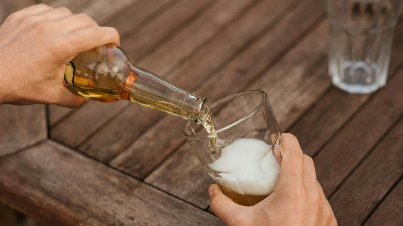 സംസ്കരിക്കുന്നതിലൂടെ മലിനജലം പൂർണമായും ശുദ്ധമാകും. അതിനാൽ തന്നെ ഈ ബിയർ കുടിക്കുന്നതിന് ദോഷമില്ല. സിം​ഗപ്പൂരിൽ മാത്രമല്ല ഇന്ത്യ ഉൾപ്പടെ വിവിധ രാജ്യങ്ങളിൽ ന്യൂബ്രൂ ലഭ്യമാണ്. (Image Credits: Pexels)
