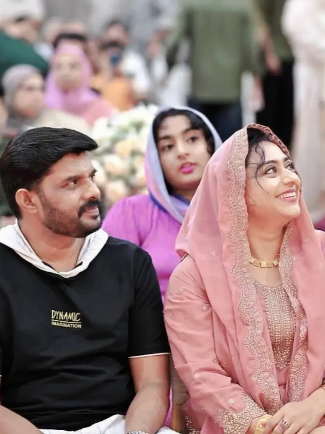 വിവാഹം ആലോചിക്കുന്ന സമയത്ത് കലാകുടുംബം ആയാല്‍ നല്ലതായിരിക്കുമെന്ന് തോന്നി, ചേട്ടനാണ് പോയി സംസാരിക്കുന്നത്. അന്ന് രഹ്നയുടെ ചേച്ചിയുടെ വിവാഹം കഴിഞ്ഞിരുന്നില്ല. അതിനാല്‍ പിന്നീട് മൂന്ന് വര്‍ഷം കഴിഞ്ഞായിരുന്നു തങ്ങളുടെ വിവാഹമെന്നും രഹ്നയും നവാസും പറഞ്ഞു.