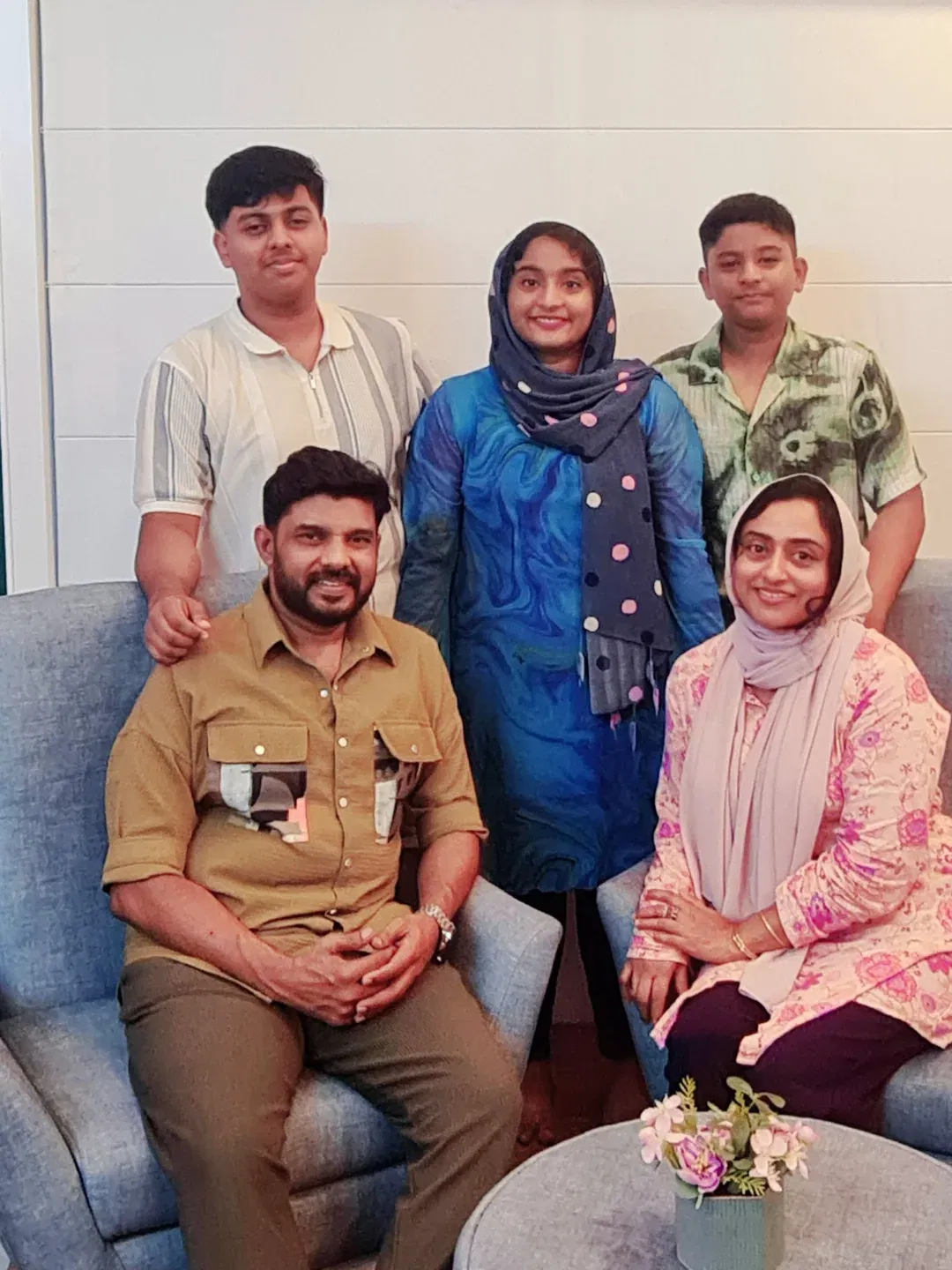 താന്‍ ഡോര്‍ തുറന്നതും നല്ല ചീത്തയായിരുന്നു നവാസിക്ക, ചെവി മൊത്തം അടഞ്ഞുപോയെന്ന് രഹ്ന പറഞ്ഞപ്പോള്‍ എല്ലാവരും പൂവ് കൊടുത്തല്ലേ, ഞങ്ങള്‍ ഇങ്ങനെയായിരുന്നുവെന്ന് നവാസ്. പിന്നീട് തങ്ങള്‍ ഒരുമിച്ച് സിനിമ ചെയ്തു. തന്റെ വീട്ടുകാര്‍ക്കെല്ലാം രഹ്നയേയും കുടുംബത്തെയും അറിയാം.