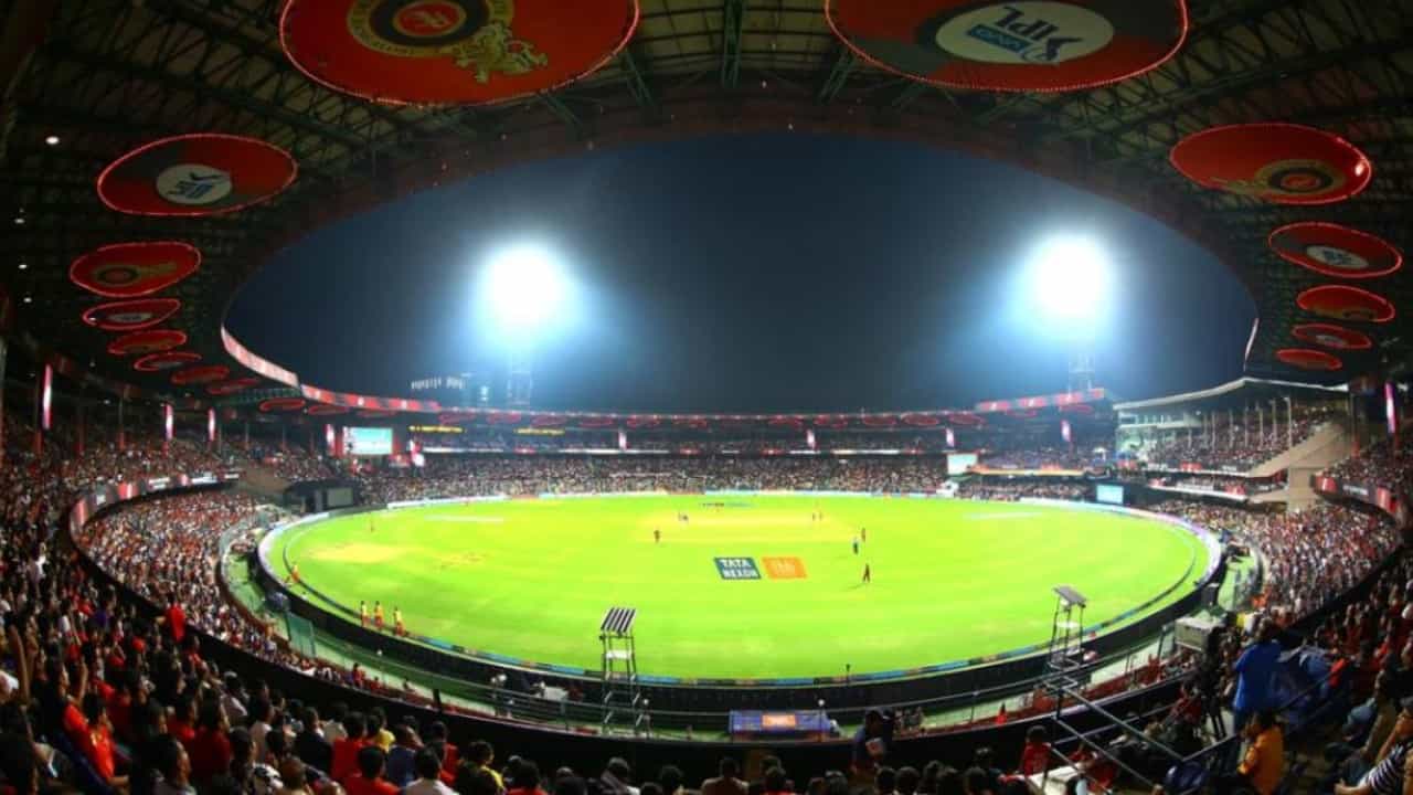 Chinnaswamy Stadium: ചിന്നസ്വാമി സ്റ്റേഡിയത്തിന് പോലീസ് ക്ലിയറൻസില്ല; ലോകകപ്പടക്കം പ്രതിസന്ധിയിൽ Chinnaswamy Stadium: ചിന്നസ്വാമി സ്റ്റേഡിയത്തിന് പോലീസ് ക്ലിയറൻസില്ല; ലോകകപ്പടക്കം പ്രതിസന്ധിയിൽ