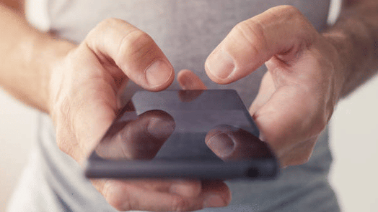 ഫോണിലൂടെയുള്ള അശ്ലീല സംഭാഷണം; പരസ്പര സമ്മതമുണ്ടെങ്കിലും പണി കിട്ടും! നിയമം ഇങ്ങനെ...