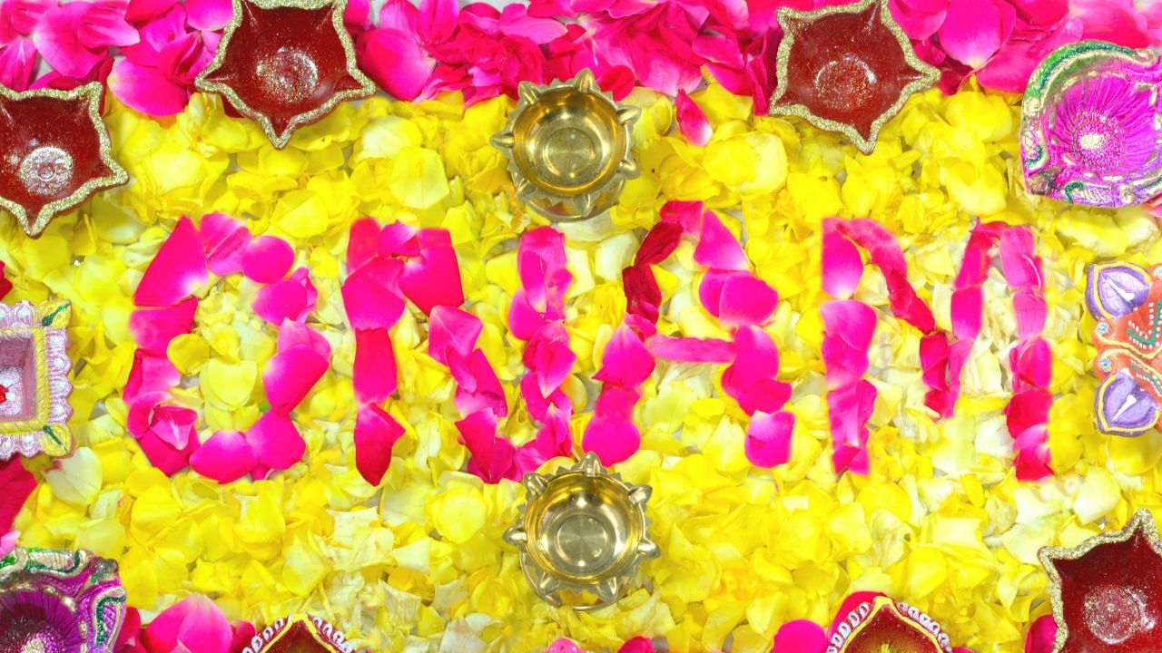 പൂക്കളും പൂവിളികളുമായി പൊന്നോണത്തെ വരവേല്‍ക്കാം ഏവര്‍ക്കും ഹൃദയം നിറഞ്ഞ ഓണാശംസകള്‍, ഓര്‍മകളുടെ നറുമണം തിരികെ പിടിക്കാം ആ പൂക്കാലത്തെ വീണ്ടും വരവേല്‍ക്കാം, ഏവര്‍ക്കും എന്റെയും കുടുംബത്തിന്റെയും വിശാഖ ദിനാശംസകള്‍.