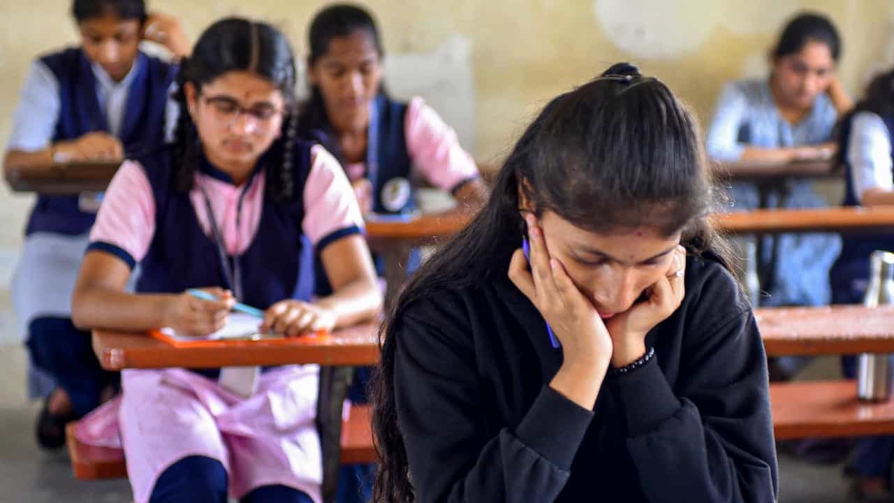 Onam Exams 2025: ഓണപ്പരീക്ഷ നാളെ മുതൽ; ചോദ്യ പേപ്പർ ചോർച്ച തടയാൻ പ്രത്യേക മാർഗരേഖയുമായി വിദ്യാഭ്യാസ വകുപ്പ്