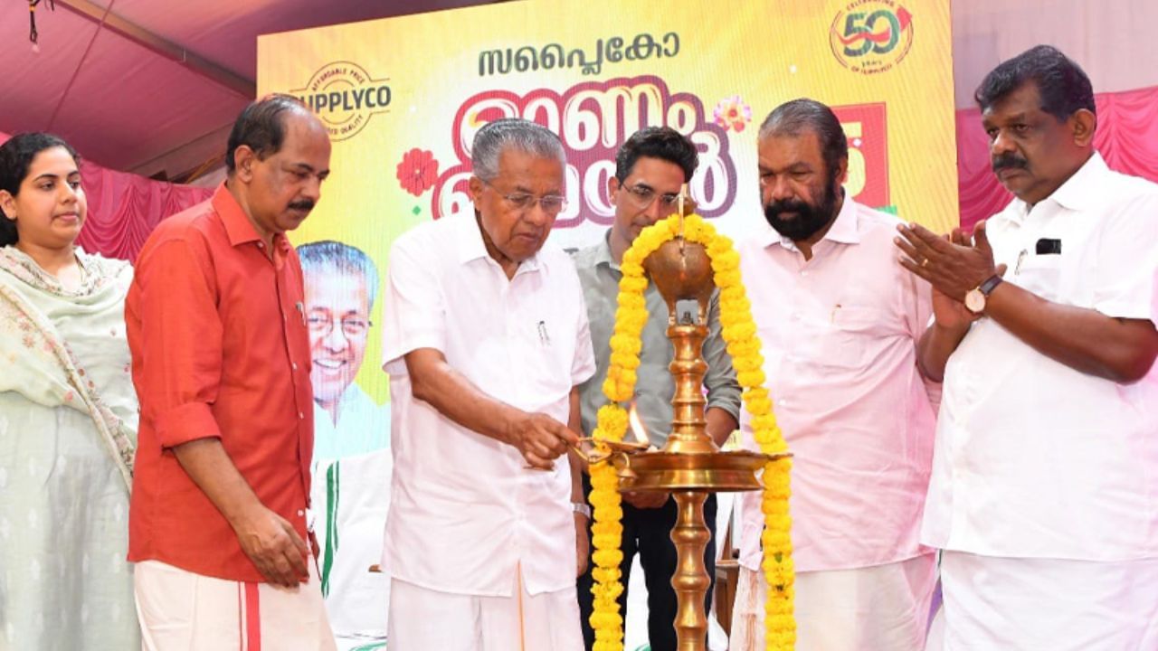 ഓണം ഫെയറുകളില്‍ നിന്ന് ഉത്പന്നങ്ങള്‍ വാങ്ങിക്കുന്ന ആളുകള്‍ക്ക് നിരവധി ഓഫറുകളാണ് ലഭിക്കാന്‍ പോകുന്നതെന്നും മന്ത്രി പറഞ്ഞു. ഓഗസ്റ്റ് 25നാണ് ഓണം ഫെയര്‍ ആരംഭിക്കുന്നത്. വിലക്കയറ്റം നിയന്ത്രിക്കുന്നതിന് ആവശ്യമായ നടപടികള്‍ സ്വീകരിച്ചതിനൊപ്പം സപ്ലൈകോ ഔട്ട്‌ലെറ്റുകളില്‍ ആവശ്യമായ സാധനങ്ങള്‍ എത്തിച്ചതായും ജിആര്‍ അനില്‍.