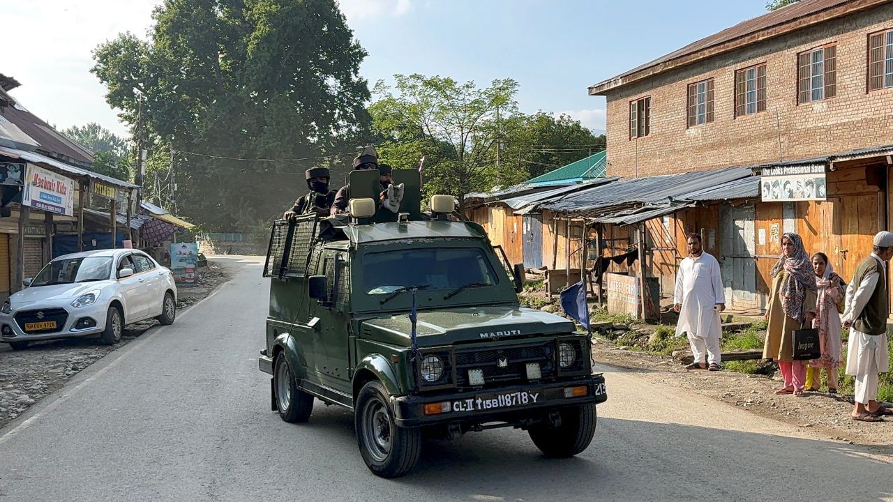 Operation Akhal: മൂന്ന് ഭീകരരെ കൂടി സൈന്യം വധിച്ചു; ‘ഓപ്പറേഷൻ അഖൽ’ മൂന്നാം ദിവസവും തുടരുന്നു