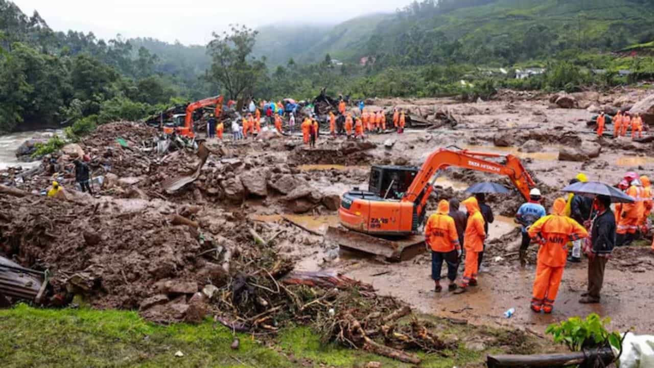 Pettimudi Landslide Disaster: നീറുന്ന ഓർമ്മകളിൽ കേരളം; പെട്ടിമുടി ദുരന്തത്തിന് ഇന്ന് അഞ്ചാണ്ട്, ഉരുളെടുത്തത് 70 ജീവനുകൾ