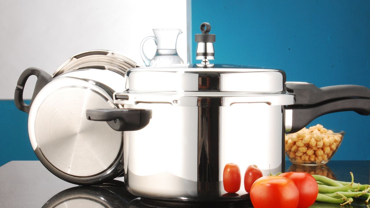 ലെഡിന് നാഡീവ്യവസ്ഥയെയും തലച്ചോറിനെയും വരെ തകരാറിലാക്കാൻ ശേഷിയുണ്ട്. തലവേദന, വിളർച്ച, കാലിലും കൈയിലും മരവിപ്പ്, വൃക്ക സംബന്ധമായ പ്രശ്നങ്ങൾ, വയറുവേദന, ഛർദി, ഹൈപ്പർ ആക്റ്റിവിറ്റി, ലൈംഗികതയോടുള്ള വിരക്തി, പ്രത്യുത്പാദനശേഷിയില്ലായ്മ എന്നിവയെല്ലാമാണ് ലെഡ് വിഷബാധയുടെ ലക്ഷണങ്ങൾ. (Image Credits: Getty Images)