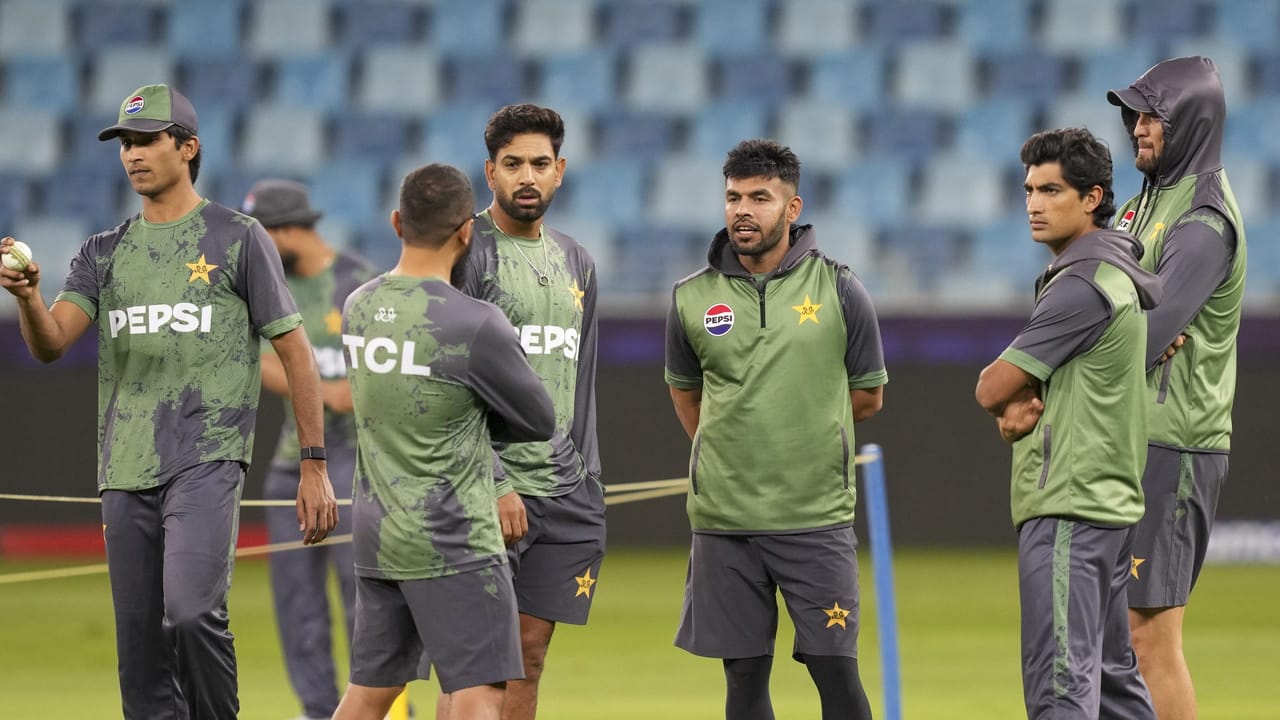 സെപ്തംബർ 9 മുതലാണ് ഏഷ്യാ കപ്പ് നടക്കുക. സെപ്തംബർ 28ന് ഫൈനൽ മത്സരം നടക്കും. ഗ്രൂപ്പ് എയിൽ ഇന്ത്യ, യുഎഇ, ഒമാൻ എന്നീ ടീമുകൾക്കൊപ്പമാണ് പാകിസ്താൻ കളിക്കുക. സെപ്തംബർ 12ന് ഒമാനെതിരെ കളിക്കുന്ന പാകിസ്താൻ 14ന് ഇന്ത്യയെയും 17ന് യുഎഇയെയും നേരിടും.