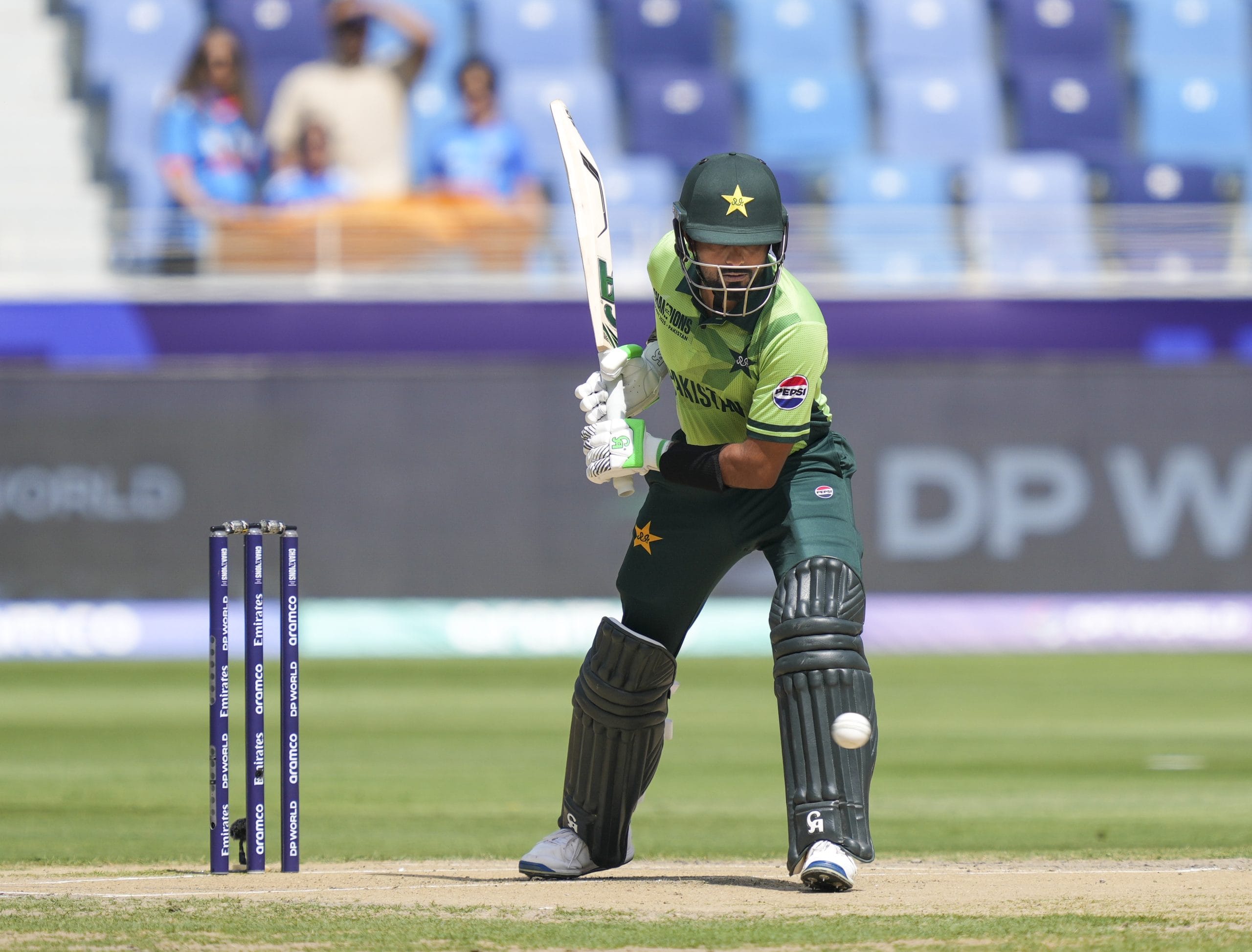 വെസ്റ്റ് ഇൻഡീസിനെതിരെ കഴിഞ്ഞ ദിവസം അവസാനിച്ച ഏകദിന പരമ്പരയിൽ ബാബർ അസം ആകെ നേടിയത് വെറും 56 റൺസാണ്. പരമ്പരയിൽ പാകിസ്താൻ 2-1ന് പരാജയപ്പെടുകയും ചെയ്തു. പരമ്പരയിലെ മോശം പ്രകടങ്ങൾ ബാബറിൻ്റെ റേറ്റിങ് ഇടിയ്ക്കുകയായിരുന്നു. 
