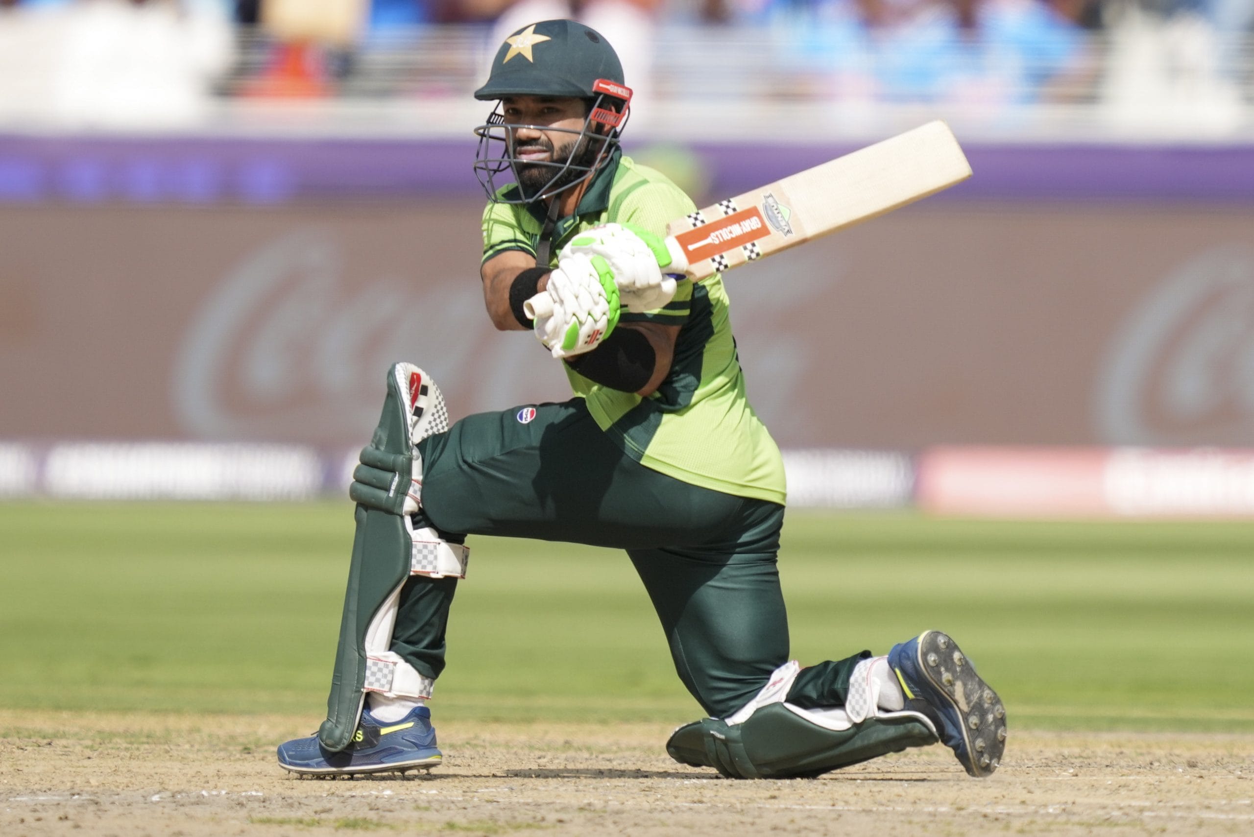 മുഹമ്മദ് ഹാരിസാണ് ടീമിലെ പ്രധാന വിക്കറ്റ് കീപ്പർ. മുൻ ക്യാപ്റ്റനും പേസറുമായ ഷഹീൻ ഷാ അഫ്രീദിയും സീനിയർ താരം ഫഖർ സമാനും ടീമിൽ ഇടം ലഭിച്ചു. അഫ്ഗാനിസ്ഥാനും യുഎഇയും ഉൾപ്പെടുന്ന പരമ്പരയ്ക്ക് ശേഷം പ്രകടനങ്ങൾ പരിഗണിച്ച് ടീമിൽ മാറ്റം വരുത്താനുള്ള സാധ്യതയുണ്ട്.