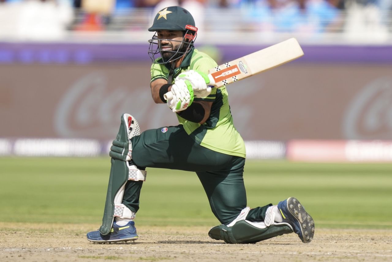 മുഹമ്മദ് ഹാരിസാണ് ടീമിലെ പ്രധാന വിക്കറ്റ് കീപ്പർ. മുൻ ക്യാപ്റ്റനും പേസറുമായ ഷഹീൻ ഷാ അഫ്രീദിയും സീനിയർ താരം ഫഖർ സമാനും ടീമിൽ ഇടം ലഭിച്ചു. അഫ്ഗാനിസ്ഥാനും യുഎഇയും ഉൾപ്പെടുന്ന പരമ്പരയ്ക്ക് ശേഷം പ്രകടനങ്ങൾ പരിഗണിച്ച് ടീമിൽ മാറ്റം വരുത്താനുള്ള സാധ്യതയുണ്ട്.